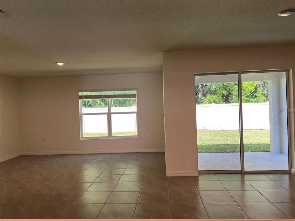 For Rent: $2,095 (4 beds, 2 baths, 1828 Square Feet)