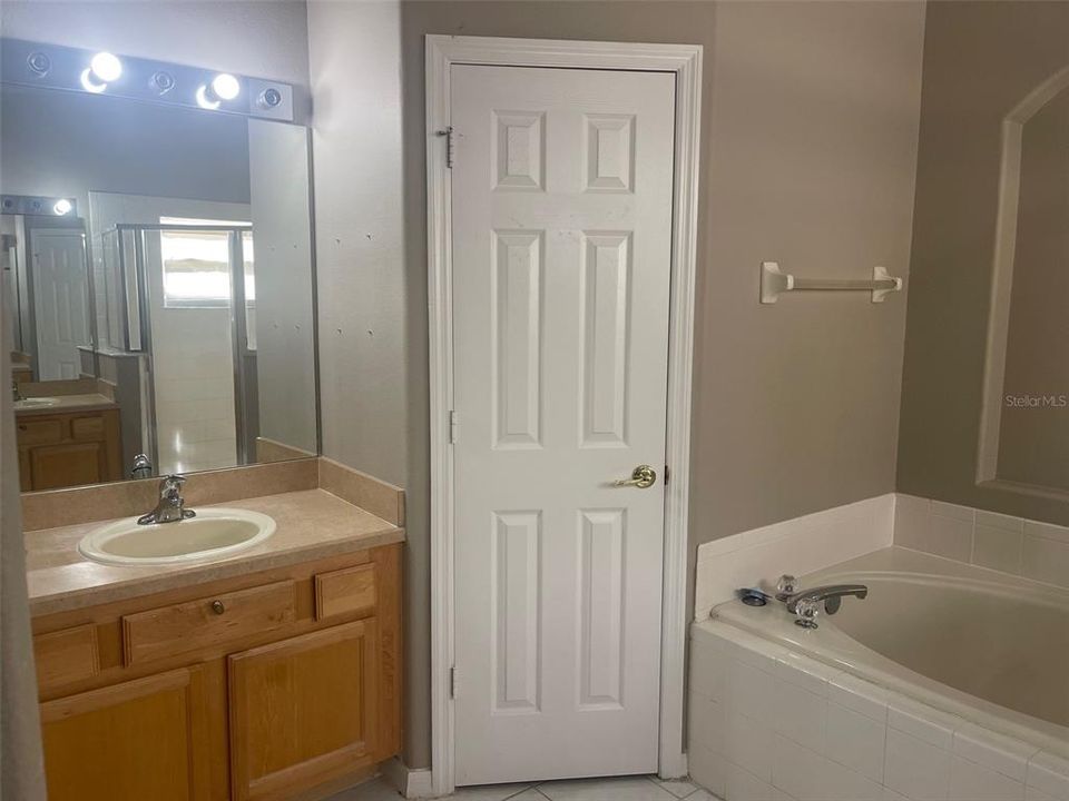 Activo con contrato: $356,615 (3 camas, 2 baños, 1610 Pies cuadrados)