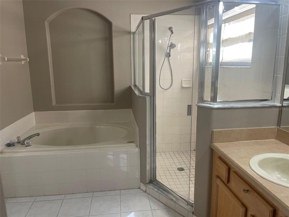 Activo con contrato: $356,615 (3 camas, 2 baños, 1610 Pies cuadrados)