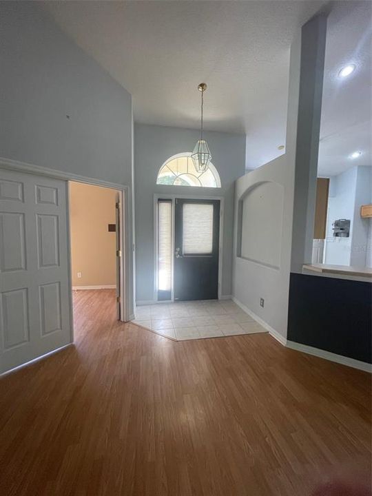 Activo con contrato: $356,615 (3 camas, 2 baños, 1610 Pies cuadrados)