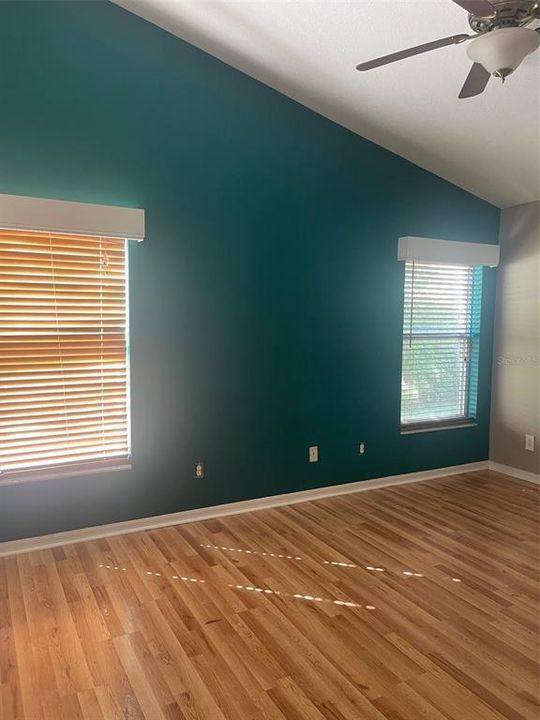 Activo con contrato: $356,615 (3 camas, 2 baños, 1610 Pies cuadrados)