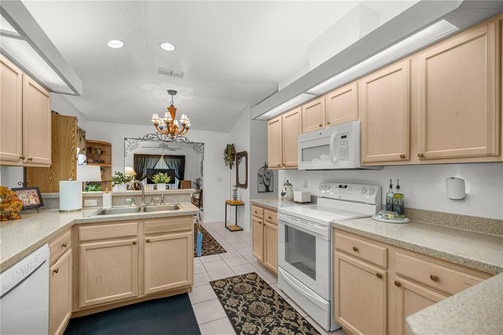 For Sale: $285,000 (2 beds, 2 baths, 1540 Square Feet)