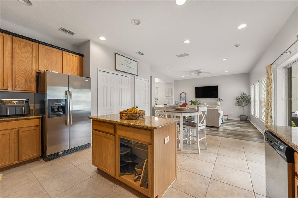 В аренду: $4,300 (4 спален, 2 ванн, 2648 Квадратных фут)