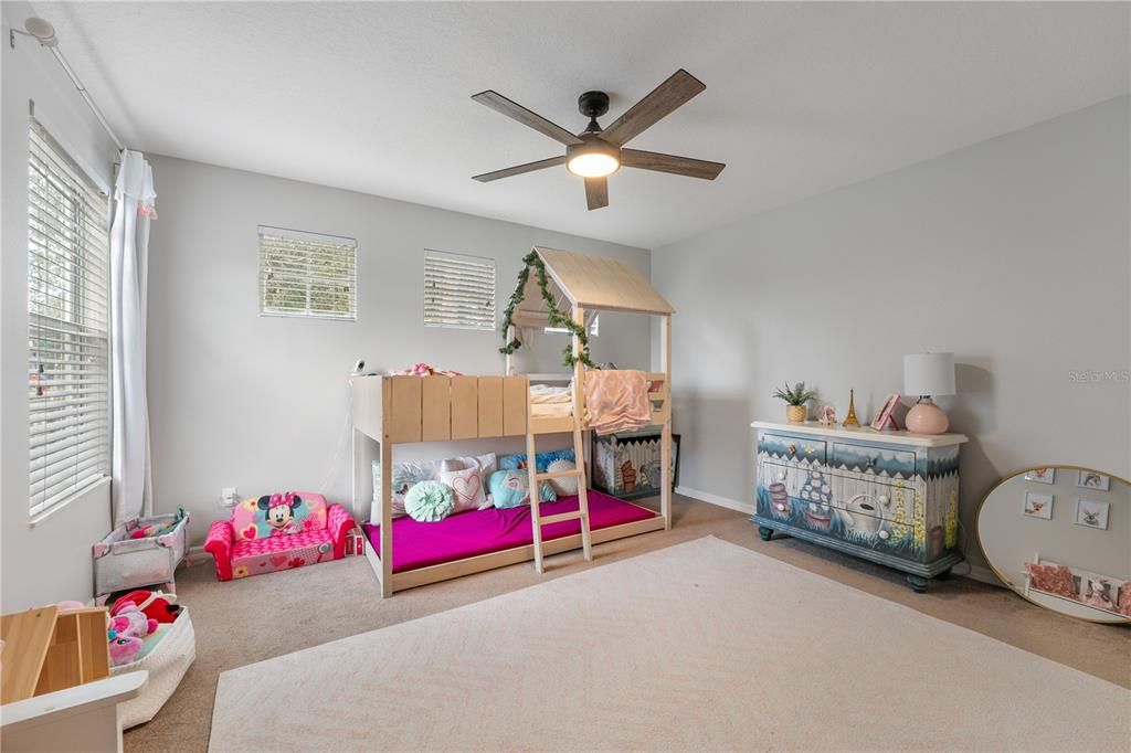 В аренду: $4,300 (4 спален, 2 ванн, 2648 Квадратных фут)