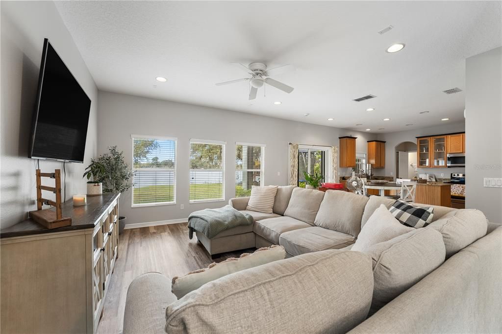 В аренду: $4,300 (4 спален, 2 ванн, 2648 Квадратных фут)