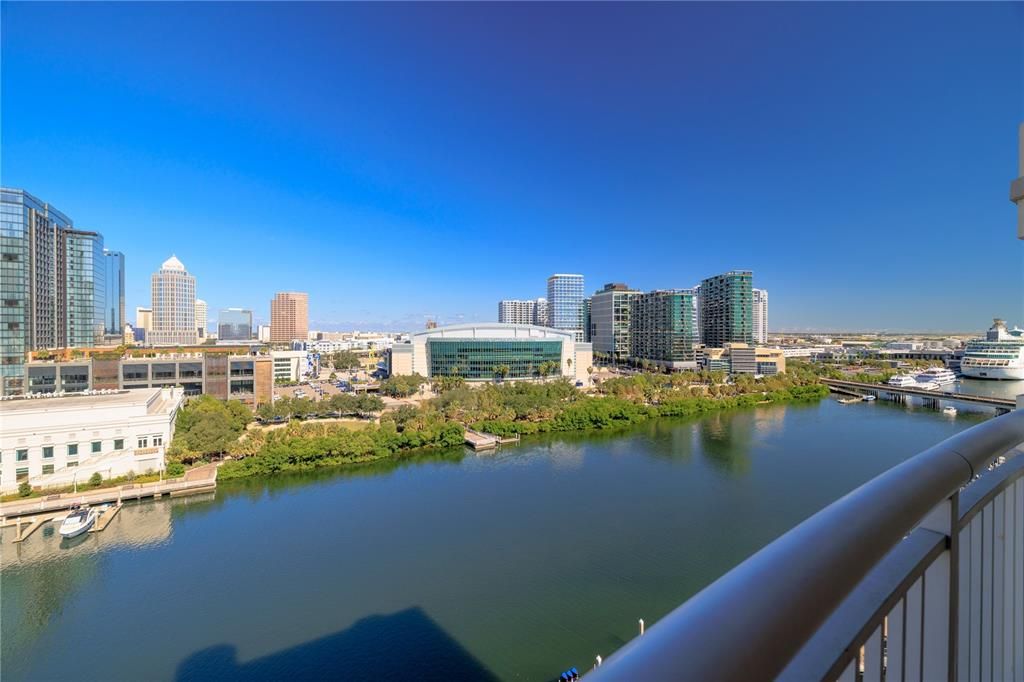 Active With Contract: $1,550,000 (2 beds, 2 baths, 1821 Square Feet)