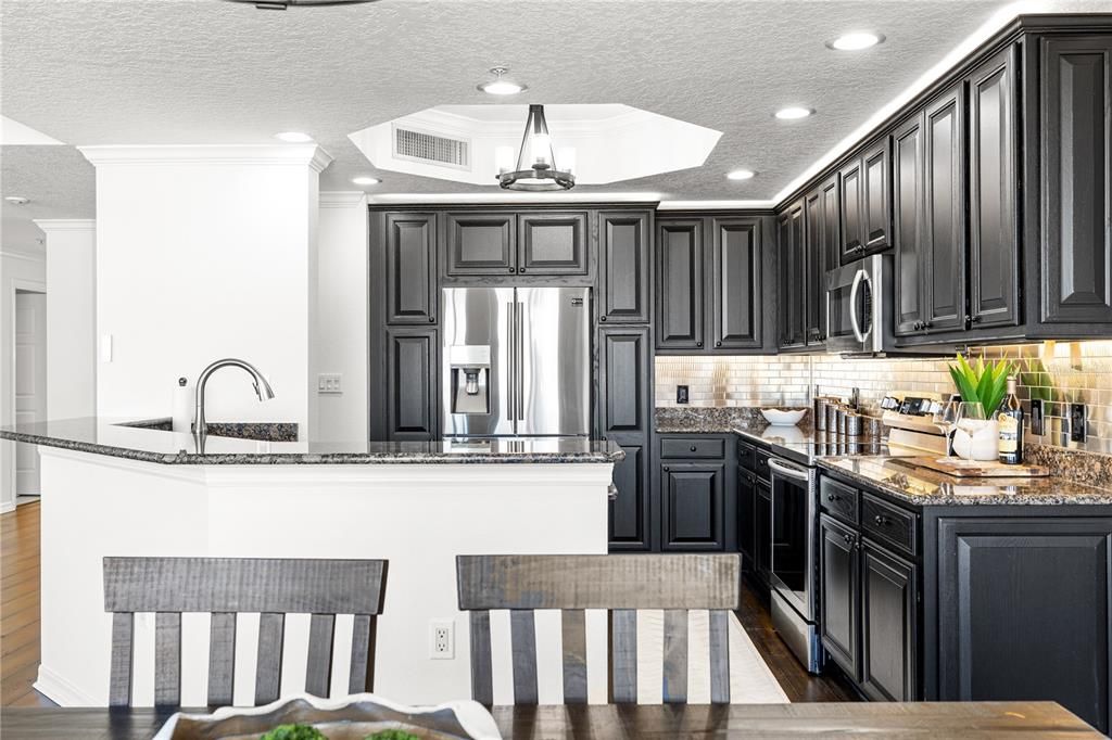 Active With Contract: $1,550,000 (2 beds, 2 baths, 1821 Square Feet)