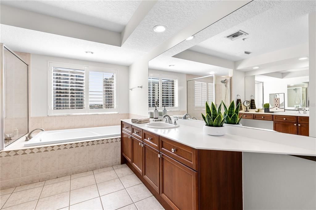 Active With Contract: $1,550,000 (2 beds, 2 baths, 1821 Square Feet)