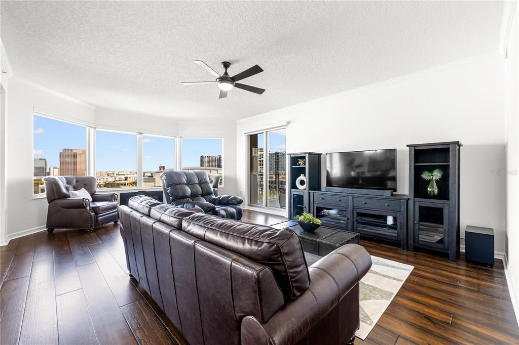 Active With Contract: $1,550,000 (2 beds, 2 baths, 1821 Square Feet)