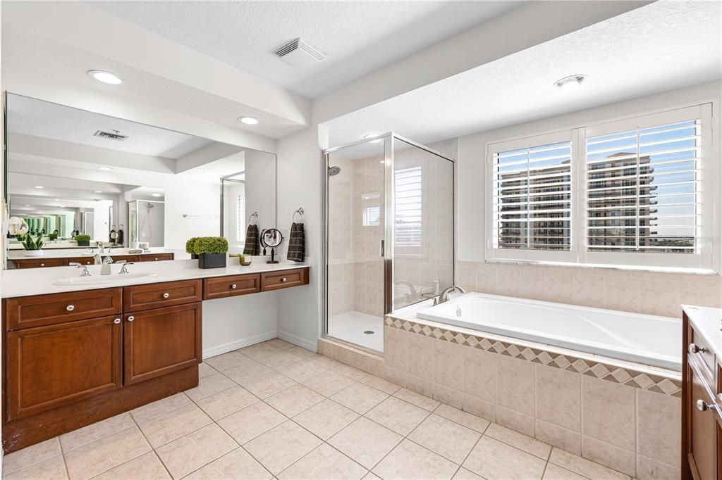 Active With Contract: $1,550,000 (2 beds, 2 baths, 1821 Square Feet)