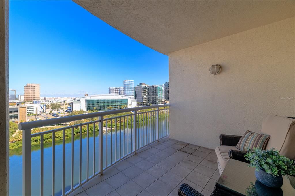 Active With Contract: $1,550,000 (2 beds, 2 baths, 1821 Square Feet)