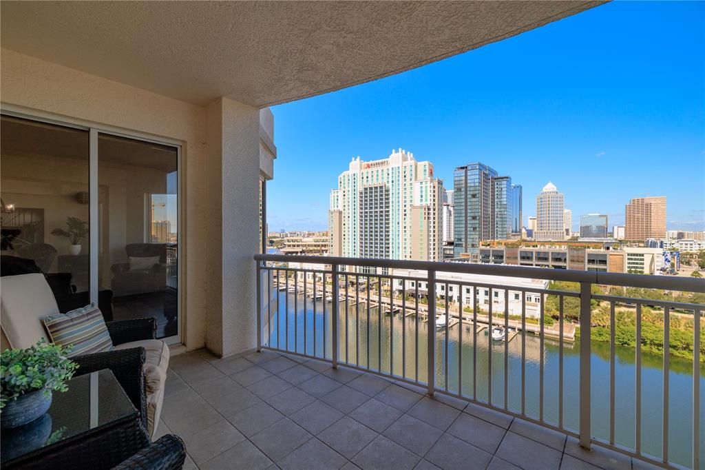 Active With Contract: $1,550,000 (2 beds, 2 baths, 1821 Square Feet)