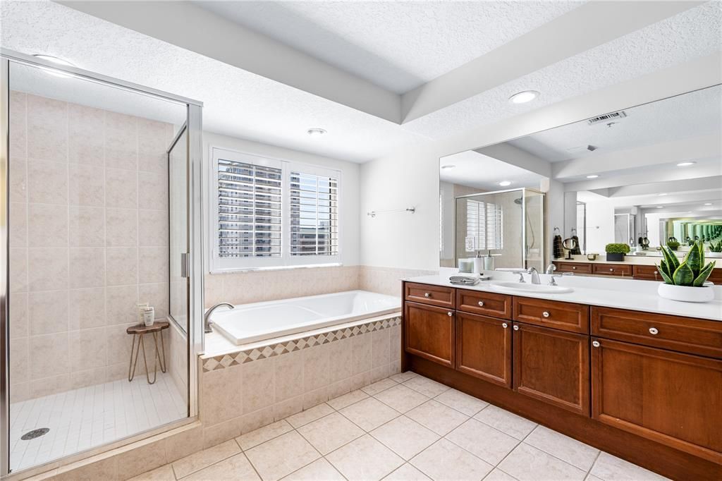 Active With Contract: $1,550,000 (2 beds, 2 baths, 1821 Square Feet)