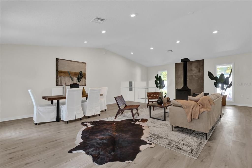 Active With Contract: $389,000 (3 beds, 2 baths, 2128 Square Feet)