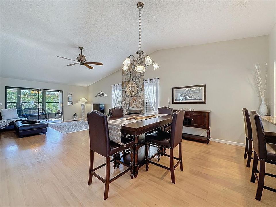 待售: $139,900 (2 贝兹, 2 浴室, 1320 平方英尺)