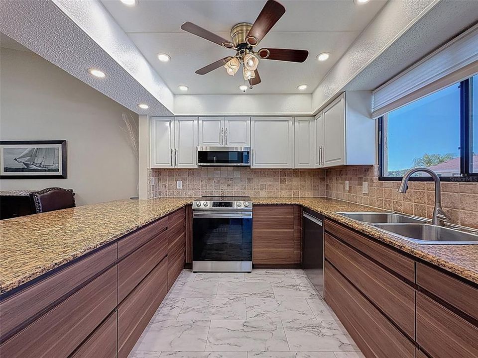 待售: $139,900 (2 贝兹, 2 浴室, 1320 平方英尺)