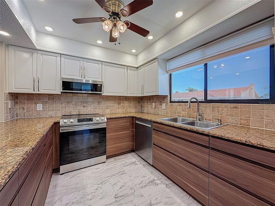 待售: $139,900 (2 贝兹, 2 浴室, 1320 平方英尺)