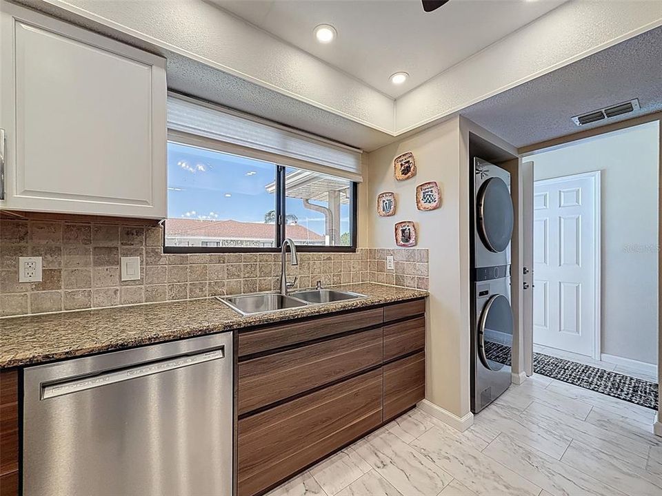 待售: $139,900 (2 贝兹, 2 浴室, 1320 平方英尺)