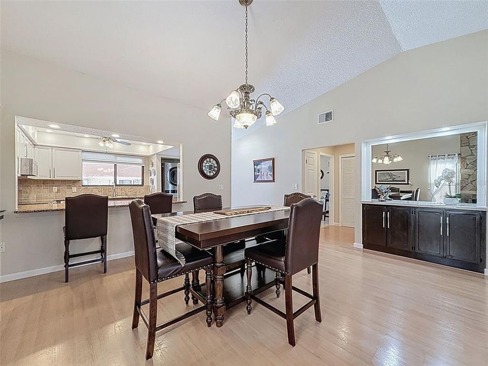 待售: $139,900 (2 贝兹, 2 浴室, 1320 平方英尺)