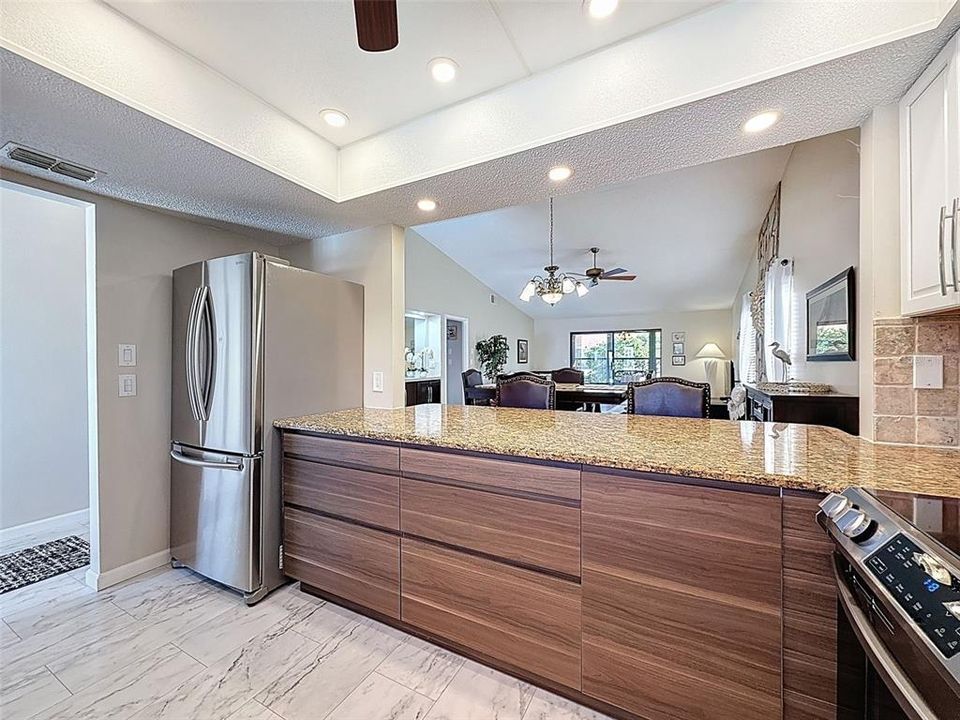 待售: $139,900 (2 贝兹, 2 浴室, 1320 平方英尺)