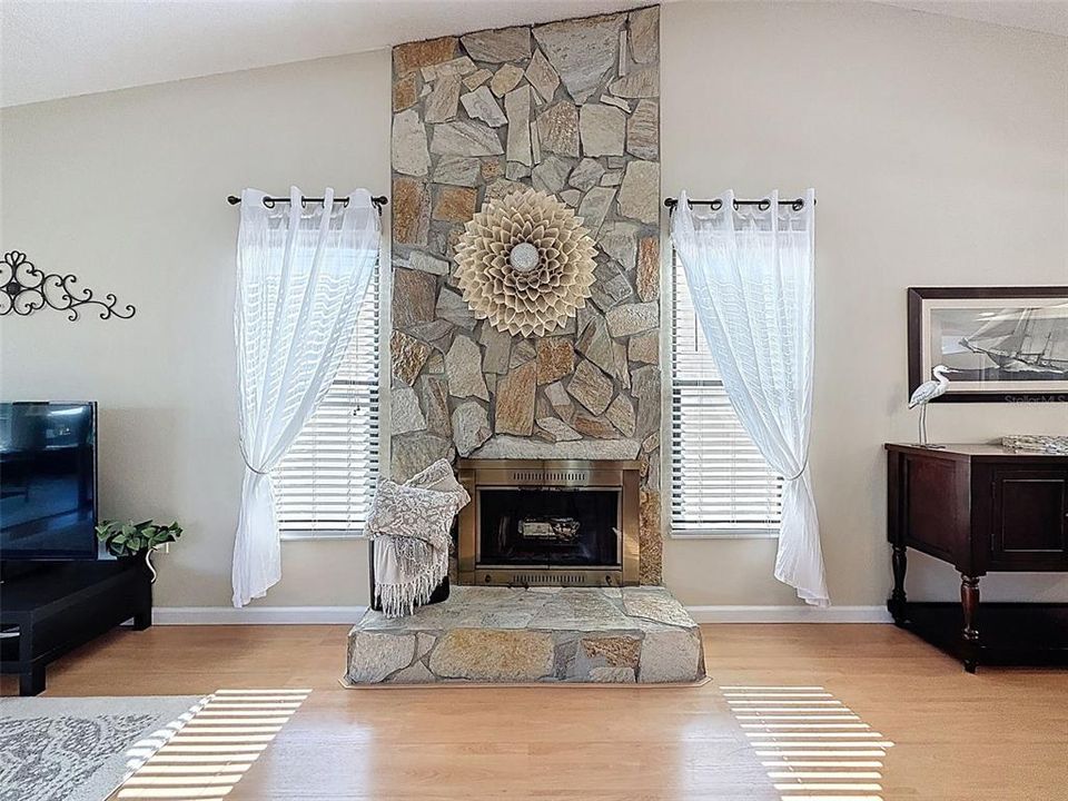 待售: $139,900 (2 贝兹, 2 浴室, 1320 平方英尺)