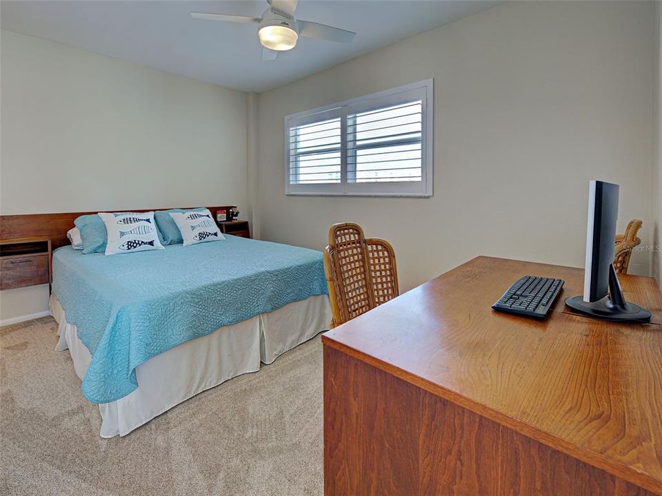 For Sale: $379,000 (2 beds, 2 baths, 972 Square Feet)