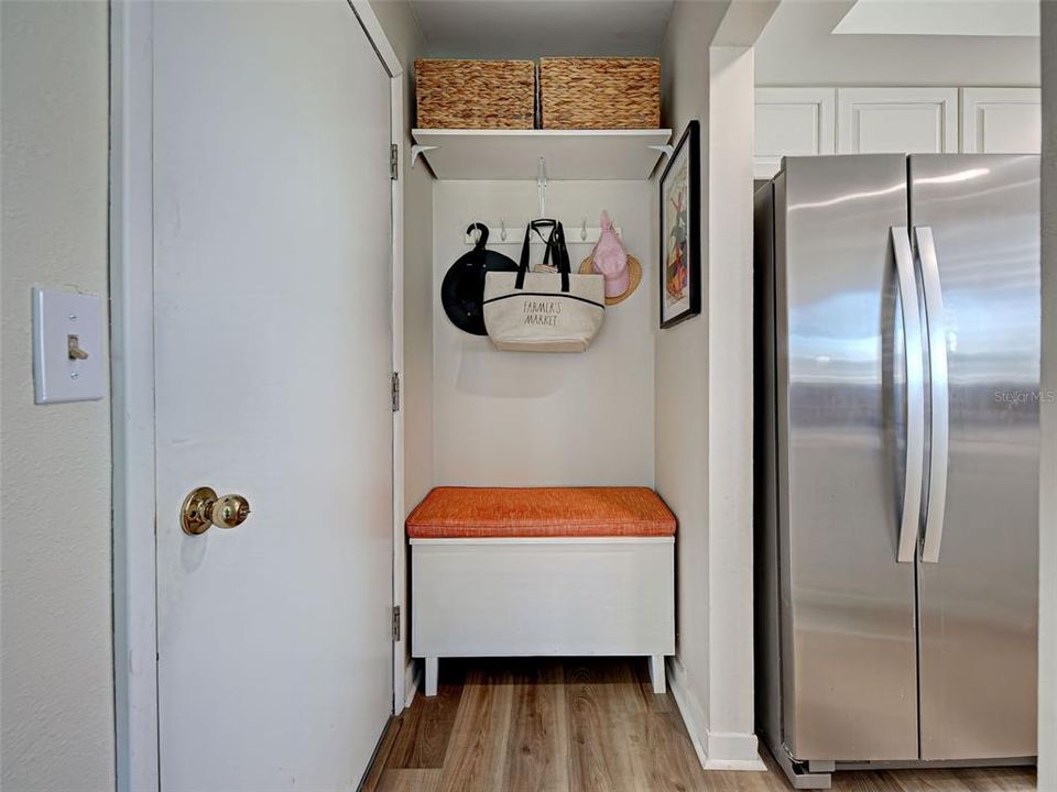 For Sale: $379,000 (2 beds, 2 baths, 972 Square Feet)