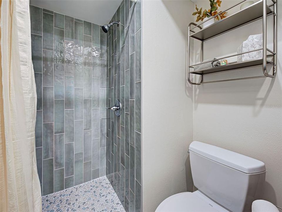 For Sale: $379,000 (2 beds, 2 baths, 972 Square Feet)