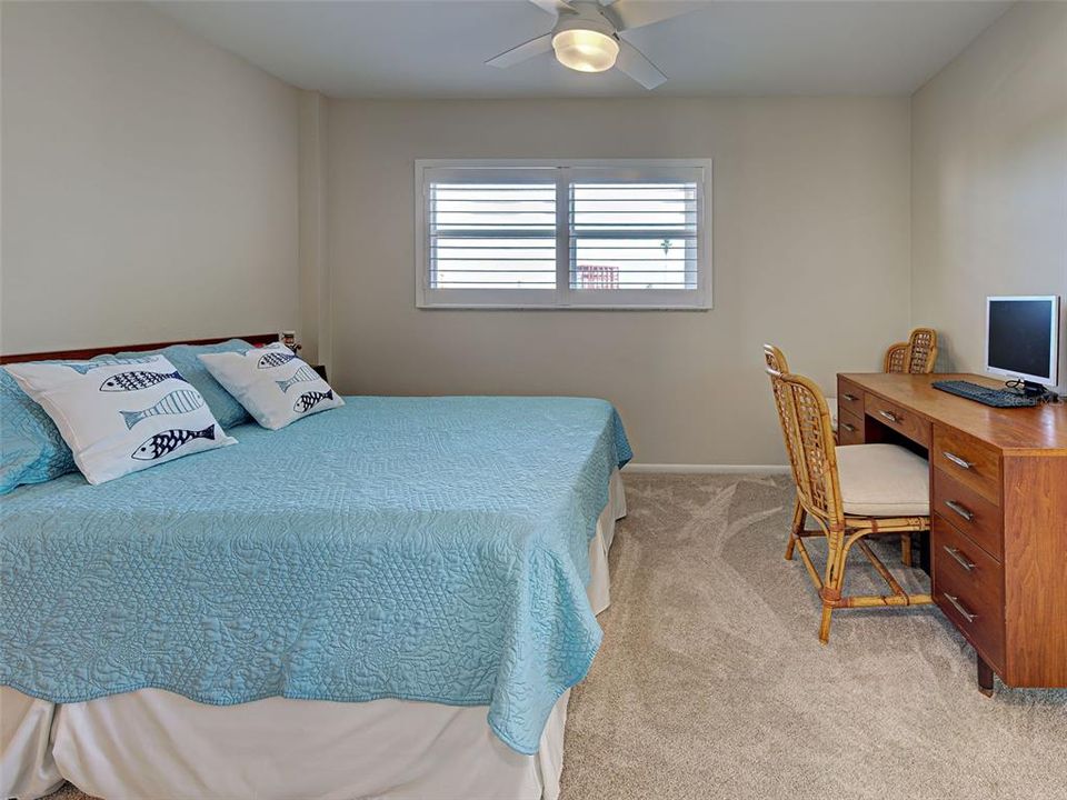 For Sale: $379,000 (2 beds, 2 baths, 972 Square Feet)