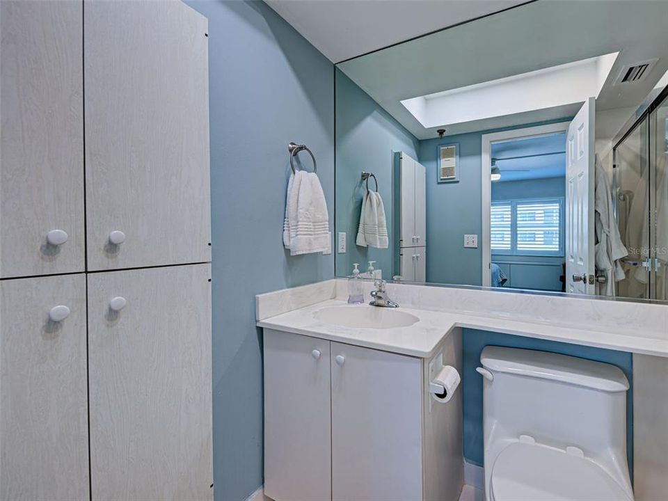 For Sale: $379,000 (2 beds, 2 baths, 972 Square Feet)