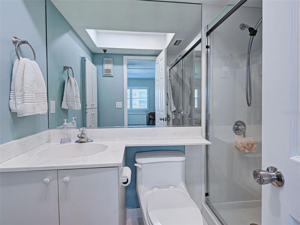 For Sale: $379,000 (2 beds, 2 baths, 972 Square Feet)