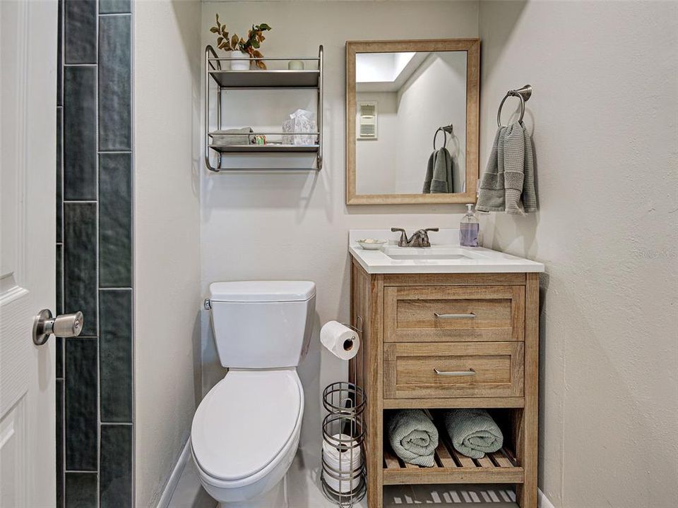 For Sale: $379,000 (2 beds, 2 baths, 972 Square Feet)