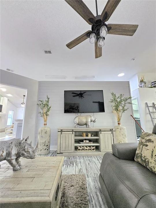 En Renta: $3,395 (4 camas, 2 baños, 2085 Pies cuadrados)