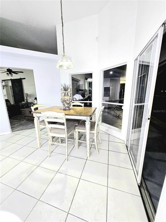 En Renta: $3,395 (4 camas, 2 baños, 2085 Pies cuadrados)