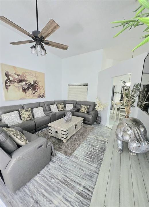 En Renta: $3,395 (4 camas, 2 baños, 2085 Pies cuadrados)