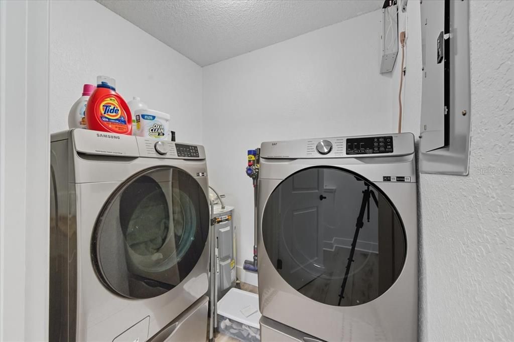 合同活跃: $625,000 (3 贝兹, 2 浴室, 1514 平方英尺)