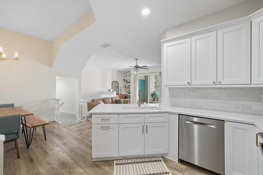 合同活跃: $625,000 (3 贝兹, 2 浴室, 1514 平方英尺)