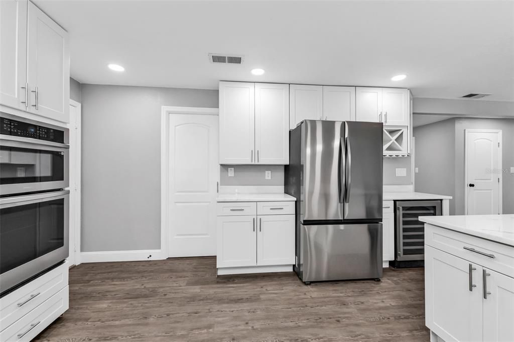 Active With Contract: $279,900 (3 beds, 2 baths, 1782 Square Feet)