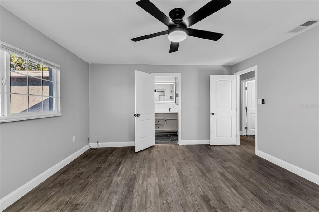 Active With Contract: $279,900 (3 beds, 2 baths, 1782 Square Feet)