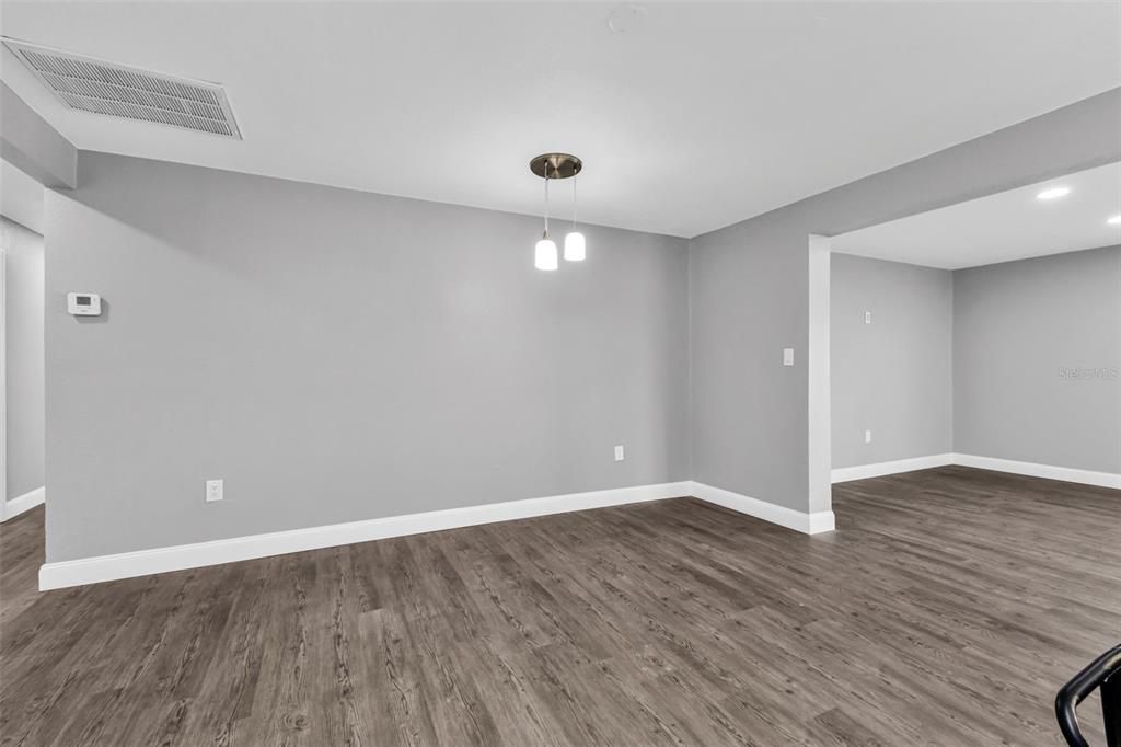 Active With Contract: $279,900 (3 beds, 2 baths, 1782 Square Feet)