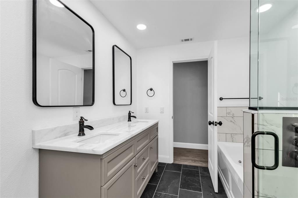 Active With Contract: $279,900 (3 beds, 2 baths, 1782 Square Feet)