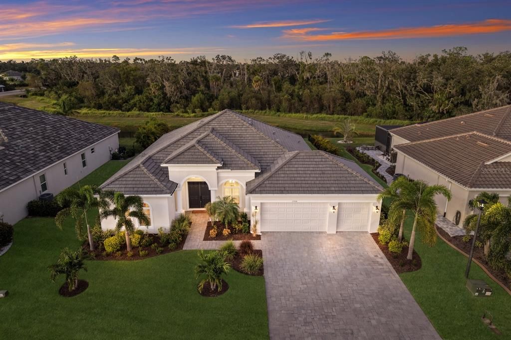 Active With Contract: $875,000 (3 beds, 3 baths, 2470 Square Feet)