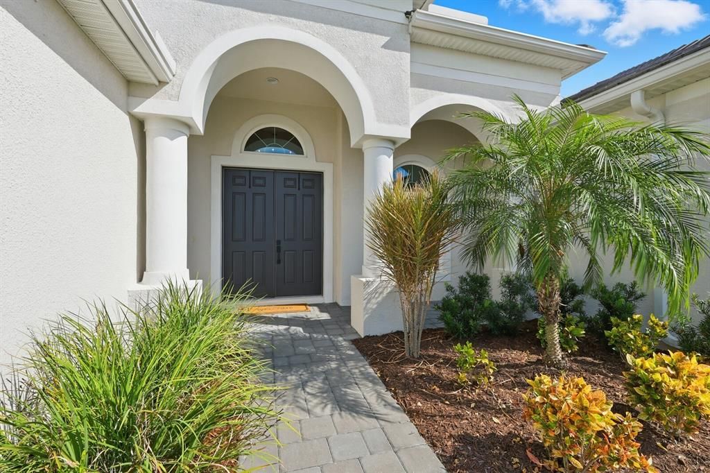 Active With Contract: $875,000 (3 beds, 3 baths, 2470 Square Feet)