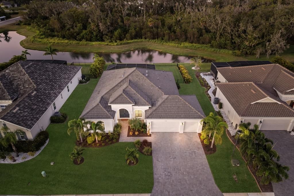 Active With Contract: $875,000 (3 beds, 3 baths, 2470 Square Feet)