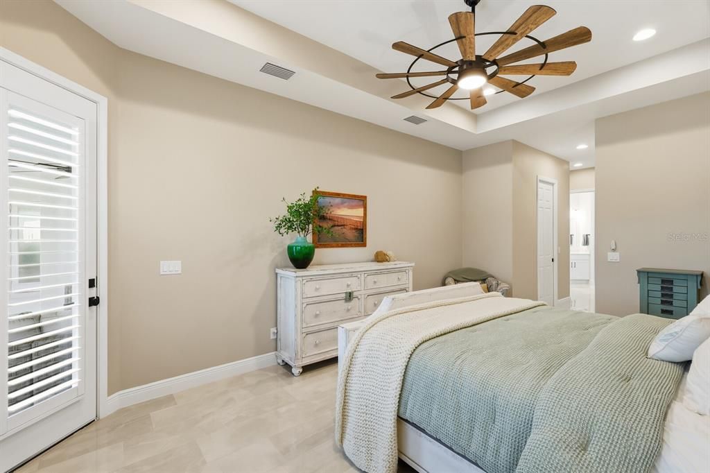 Active With Contract: $875,000 (3 beds, 3 baths, 2470 Square Feet)