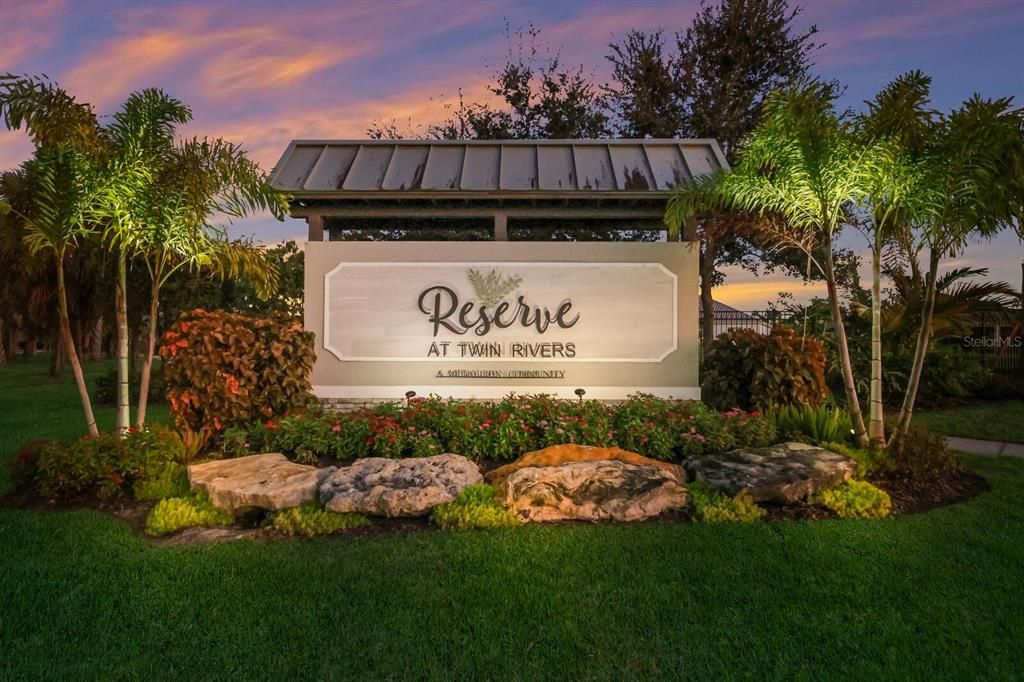 Active With Contract: $875,000 (3 beds, 3 baths, 2470 Square Feet)