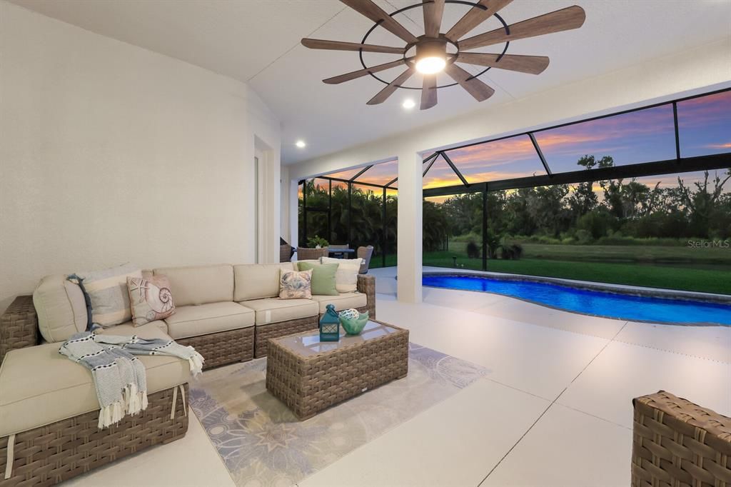 Active With Contract: $875,000 (3 beds, 3 baths, 2470 Square Feet)