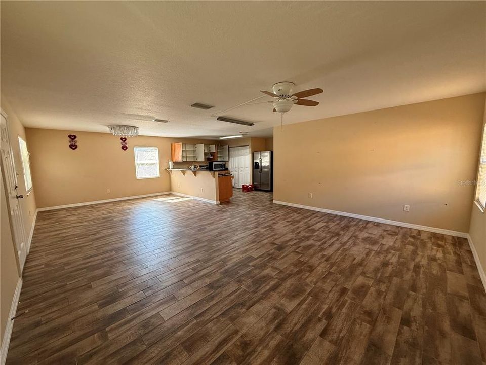 For Rent: $2,100 (3 beds, 2 baths, 1440 Square Feet)