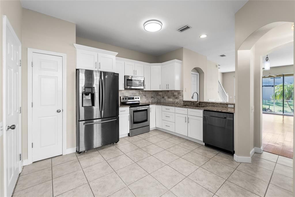 Active With Contract: $370,000 (2 beds, 2 baths, 1740 Square Feet)