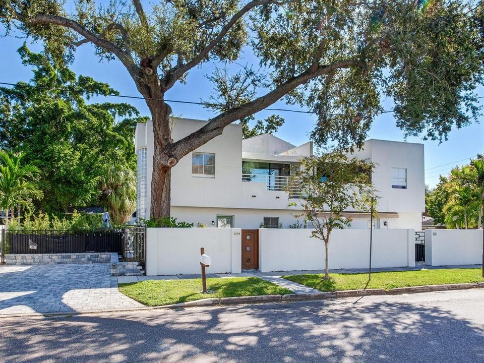 For Rent: $4,990 (3 beds, 2 baths, 1634 Square Feet)